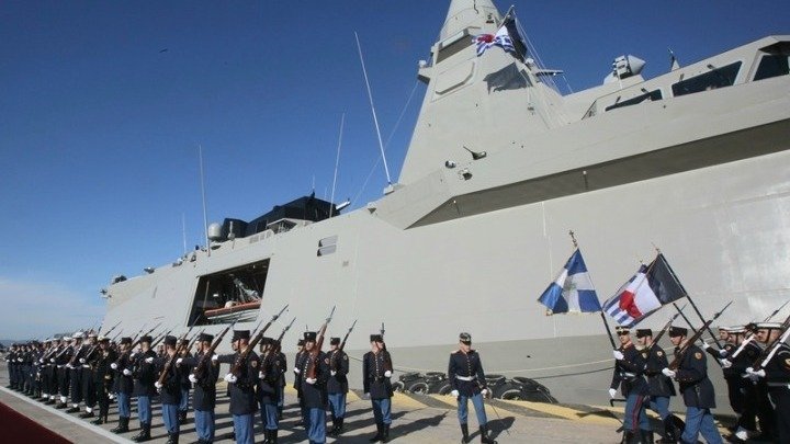 Başbakan Miçotakis ve Fransa Cumhurbaşkanı Macron "Kimon" Fırkateyni'ni Ziyaret Etti