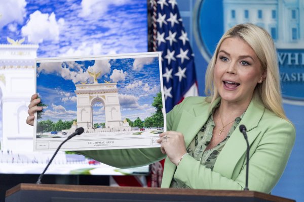 Bakan Bessent ve SBA Başkanı Loeffler Vergi Günü'nde Beyaz Saray'da Basın Toplantısı Düzenledi