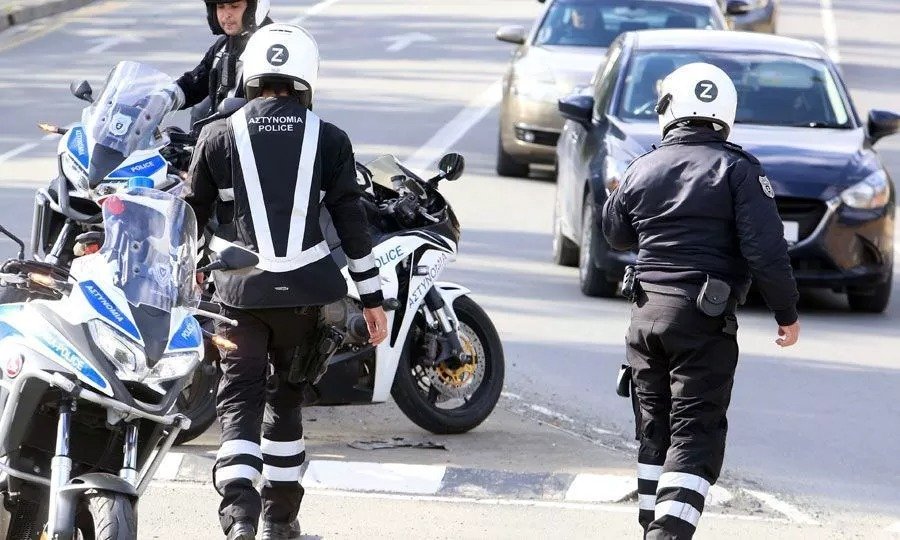 Limasol'da bir kişi mağazada polise saldırdı, mahkemeye çıktı, aynı gün üç polise daha saldırdı