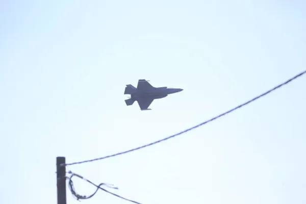 İran, ABD'nin Pilot Kurtarma Operasyonu Sırasında 'Düşman Uçan Nesneleri' İmha Ettiğini Açıkladı