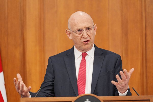 İngiltere, Rus Denizaltılarını Karasularından Uzaklaştırmak İçin Orduyu Konuşlandırdı