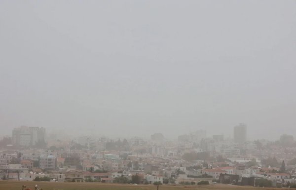 Kıbrıs'ta Şiddetli Fırtına ve Yoğun Toz Bulutu Uyarısı