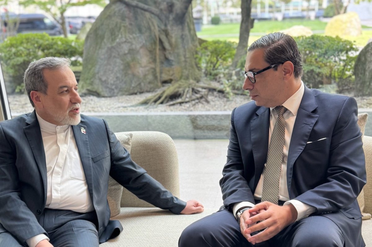 Kıbrıs ve İran Dışişleri Bakanları Ateşkes Sonrası Barış Yolunu Görüştü