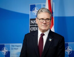 Starmer, İran Savaşının ABD İlişkilerini Germesinin Ardından Avrupa ile Yakınlaşma Çağrısı Yaptı