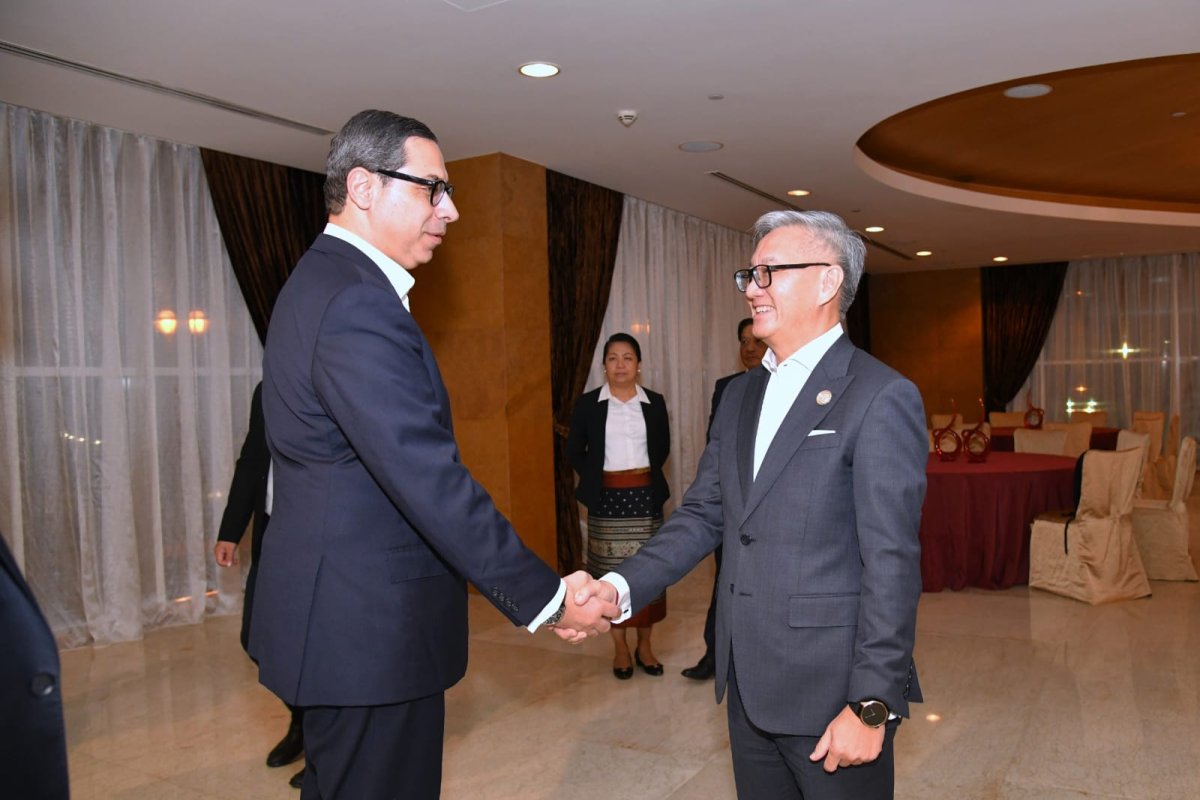 Dışişleri Bakanı Kombos, Brunei'de ASEAN Mevkidaşlarıyla Art Arda Görüştü