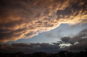 Kıbrıs'ta güneşli havayı öğleden sonra dağ fırtınaları izleyecek