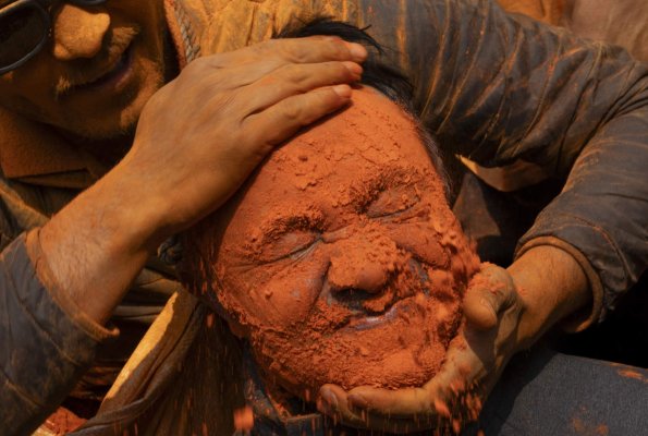 Nepal'de Yeni Yıl 'Sindoor Jatra' Festivaliyle Kutlandı