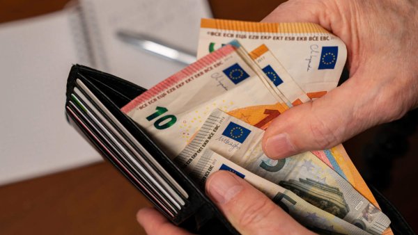 Enflasyon Avrupa'da Asgari Ücretleri Sessizce Eritirken Kıbrıs Reel Büyümede Zirveye Çıktı