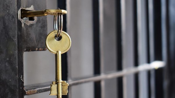 Kıbrıs cezaevlerinde yoğun denetimlerde telefon, uyuşturucu ve yasak maddeler ele geçirildi