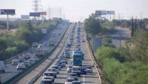 Lefkoşa-Larnaka Otoyolunda Şerit Kapanışı Trafiği Felç Etti