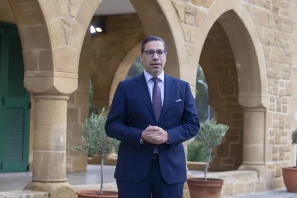 Kıbrıs Dışişleri Bakanı Kombos, Bölgesel Güvenlik ve Enerji Görüşmeleri İçin Katar'da