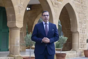 Kıbrıs Dışişleri Bakanı Kombos, Bölgesel Güvenlik ve Enerji Görüşmeleri İçin Katar'da