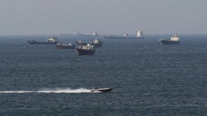 İran Hürmüz Boğazı'nda iki gemiyi ele geçirdi, ateşkes belirsizliğini koruyor