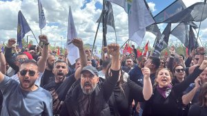 Binlerce Kıbrıslı Türk Hayat Pahalılığı Kesintisini Protesto Etti