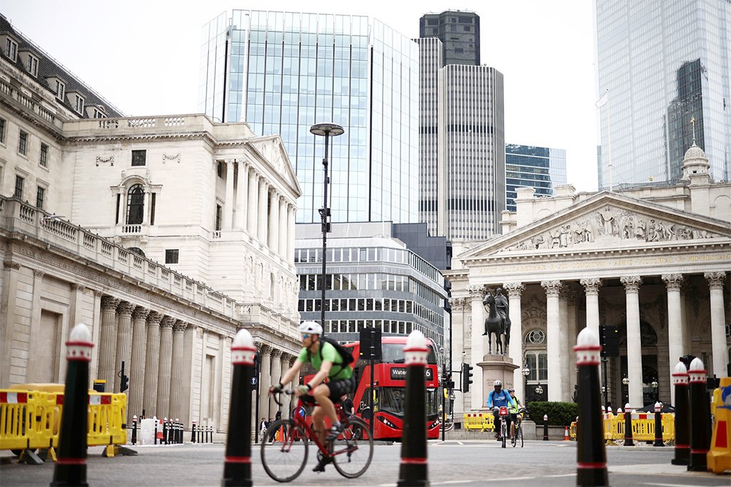 Ortadoğu Savaşı Nedeniyle İngiltere Öğrenci Kredisi Faizlerine Tavan Getiriyor