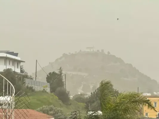 Kıbrıs'ta toz bulutu etkisini yitirmeye başladı, açık hava çalışma yasağı kaldırıldı