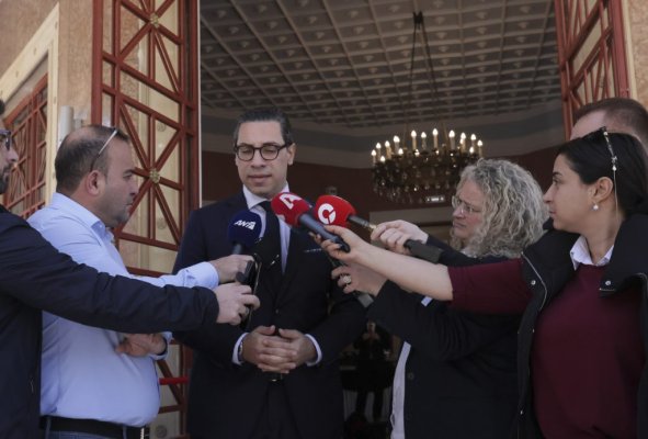 Kombos, İran ile anlamlı diyalog yolunun açılması gerektiğini vurguladı