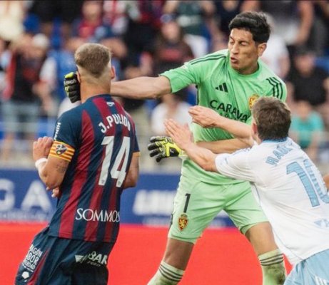 Zaragoza kalecisi Andrada'ya derbi maçtaki yumruk nedeniyle 13 maç ceza