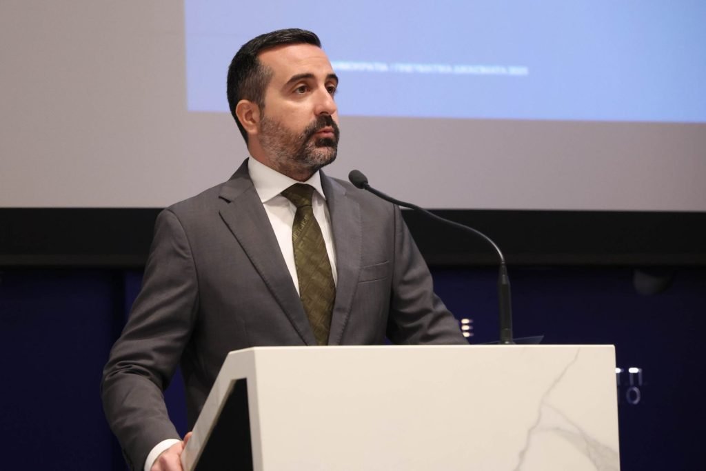 Kıbrıs'ta Düzensiz Göçmen Girişleri Keskin Düşüş Gösterdi: Bakan Yıllık Raporu Sundu