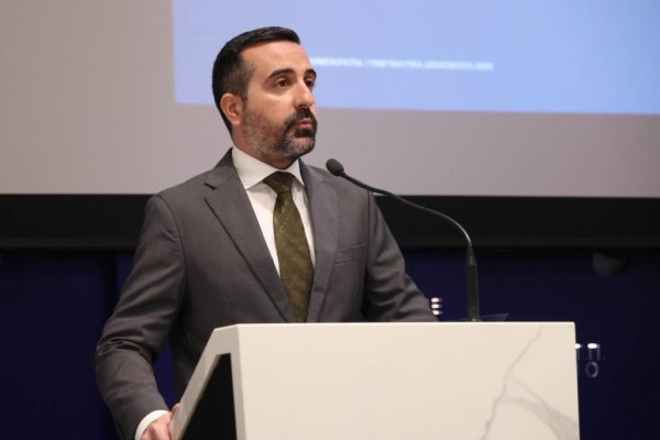 Kıbrıs'ta Düzensiz Göçmen Girişleri Keskin Düşüş Gösterdi: Bakan Yıllık Raporu Sundu