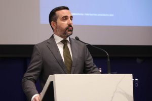 Kıbrıs'ta Düzensiz Göçmen Girişleri Keskin Düşüş Gösterdi: Bakan Yıllık Raporu Sundu