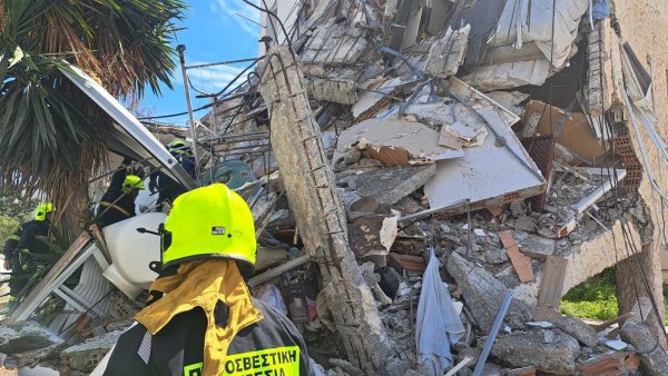 Limasol'da Çöken Binaya Soruşturma Talebi: 2 Kişi Hayatını Kaybetti