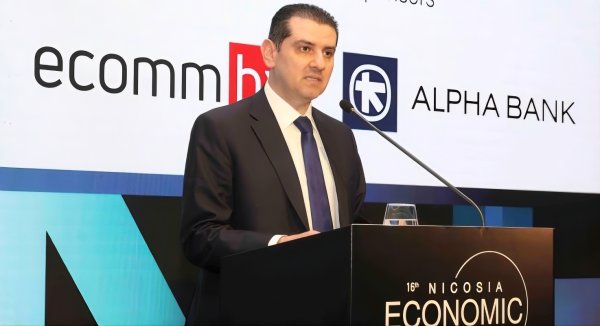 Kıbrıs, enerji maliyetlerini düşürmek için LNG ve yenilenebilir enerjiye yöneliyor