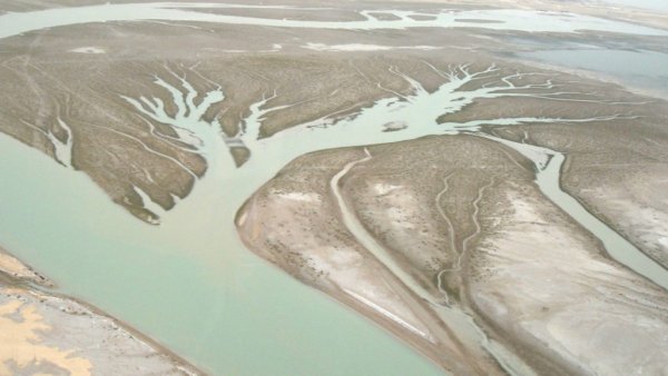 İran, ABD Güçlerinin Taşındığı Kuveyt'in Bubiyan Adasını Vurdu