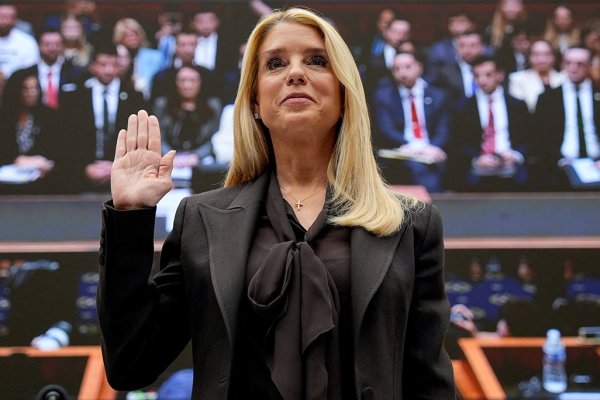 Trump, ABD Başsavcısı Pam Bondi'yi Görevden Aldı