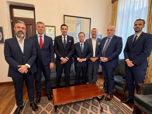 Selek heyeti, kurumsal işbirliğini güçlendirmek için Yunanistan Büyükelçisi ile görüştü