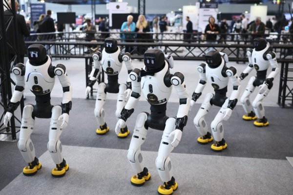 Hannover Fuarı 2026 açılış turu: İnsansı robotlar sergilendi
