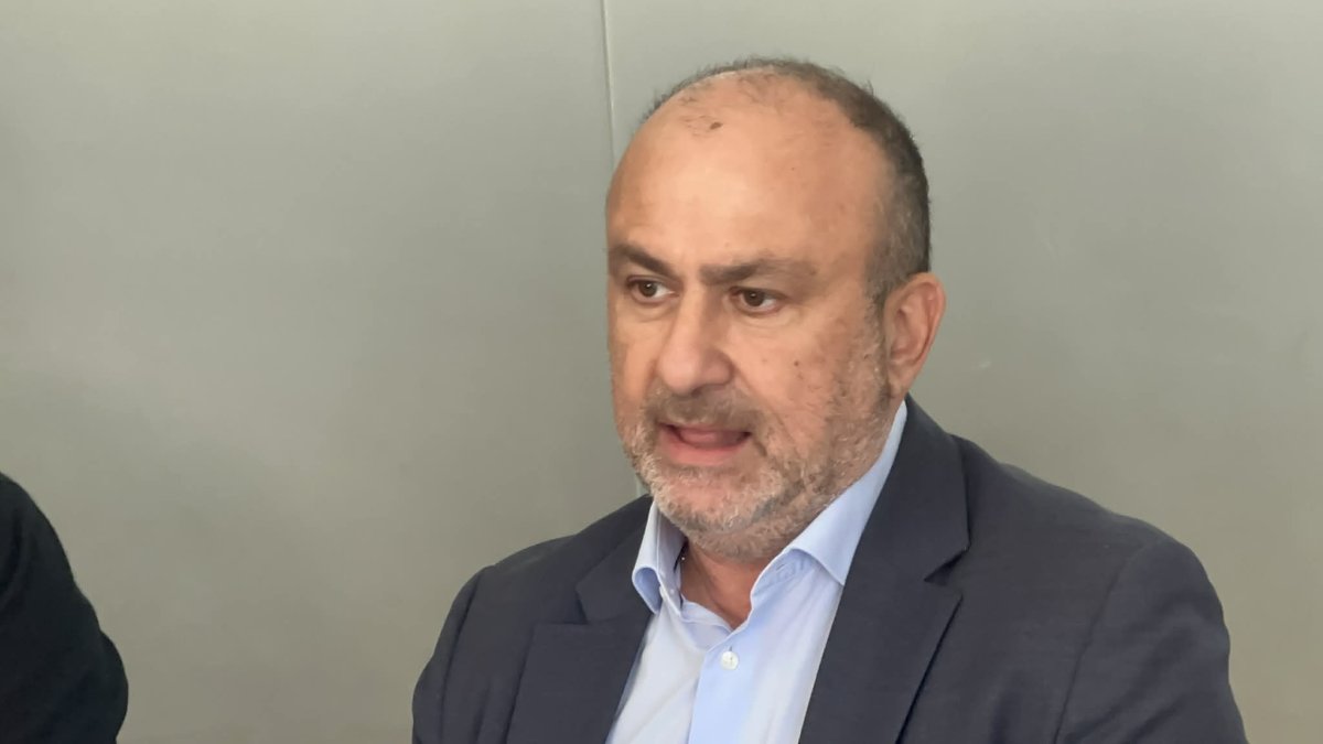 Papadakis İddiaları Reddetti, Parlamento Seçimlerinden Çekildi