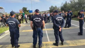Hayvancıların protestosunu yönetemeyen polise eleştiri yağdı