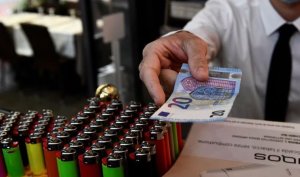 Büfe sahipleri sigara vergisi artışının kuzeydeki tütün kaçakçılığını besleyeceği uyarısında bulundu
