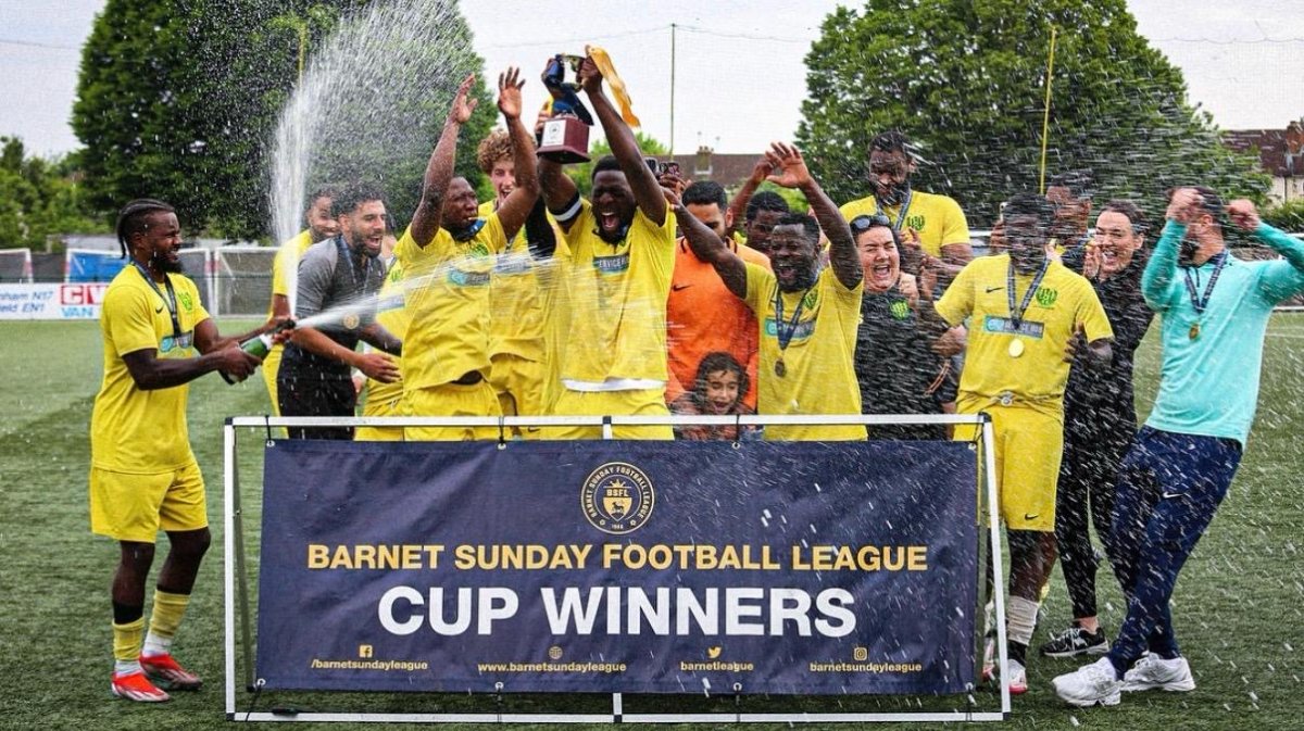 Londra'daki Kıbrıslı Türk-Rum futbol finali 'Kıbrıs'a örnek' olarak değerlendirildi