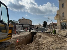 Larnaka Belediye Başkanı Livadia'daki Makarios Caddesi yenileme çalışmalarını denetledi