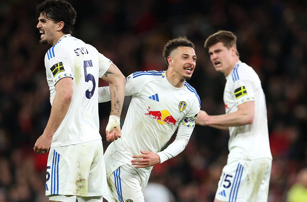 Leeds United, Manchester United'ı Deplasmanda 2-1 Yendi: Martinez Kırmızı Kart Gördü