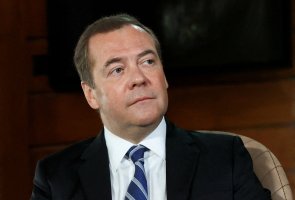 Medvedev: Rusya, Ukrayna'nın AB üyeliğine karşı 'hoşgörülü tavrını' bırakmalı
