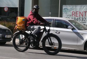 Limasol'da yemek kuryesinin elektrikli bisikleti çalındı