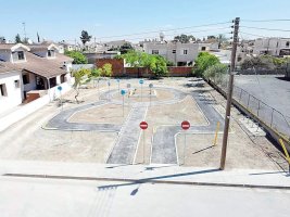 Athienou Belediyesi Çocuklara Trafik Kurallarını Öğretmek İçin Mini Yol Ağı Kurdu