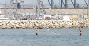 Larnaka sakinleri liman ve marina projelerindeki gecikmeleri protesto etti
