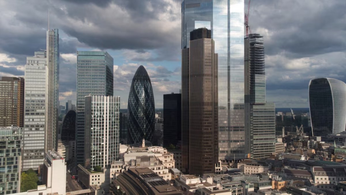 İngiltere Ekonomisi Şubat'ta Bir Yılın En Güçlü Büyümesini Kaydetti