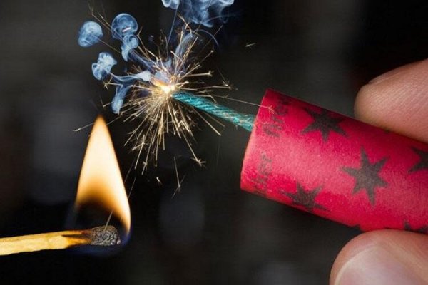 Larnaka'da 16 yaşındaki genç okulda patlayan maytapla yaralandı