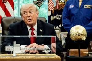 Trump İran Ablukasının Uzatılmasını Görüştü, Tahran'a Anlaşma Çağrısı Yaptı