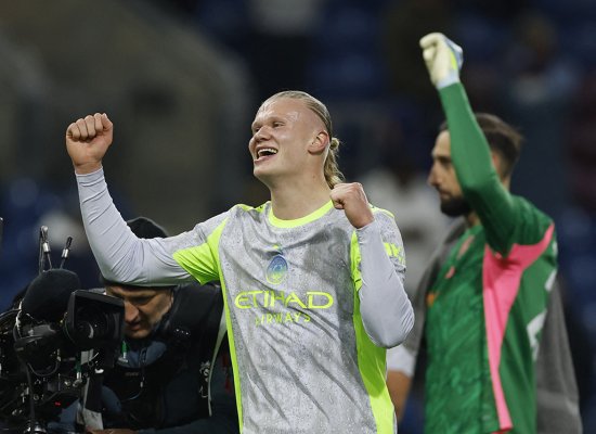 Manchester City Liderliğe Yükseldi, Burnley Küme Düştü