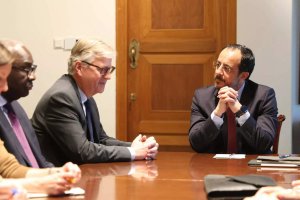 Christodoulides, Kıbrıs müzakerelerinin yeniden başlaması için tampon bölge koşullarını ön şart olarak belirledi