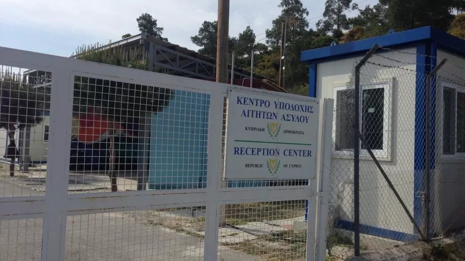 Kofinou Göçmen Merkezi'nde meslektaşını bıçaklayan güvenlik görevlisine 4 yıl hapis cezası