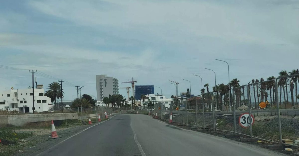 Larnaka'nın Ana Turizm Şeridi Dördüncü Yılına Girerken Hâlâ Şantiye Alanı