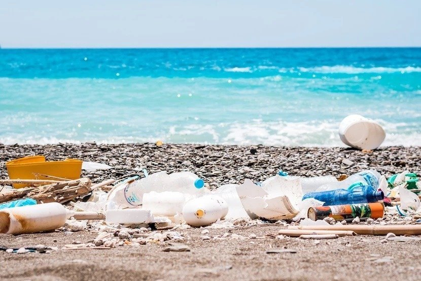 Kıbrıs sahillerindeki plastik kirliliğinin büyük bölümü denizden geliyor