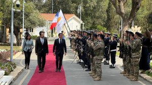 Macron, Hristodoulidis ile Görüşmek Üzere Cumhurbaşkanlığı Sarayı'na Geldi